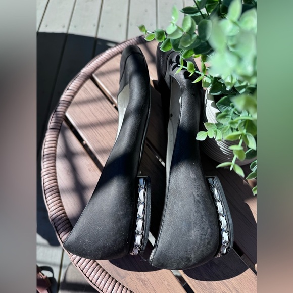 CHANEL LEATHER BALLET FLATS - Picture 6 of 7